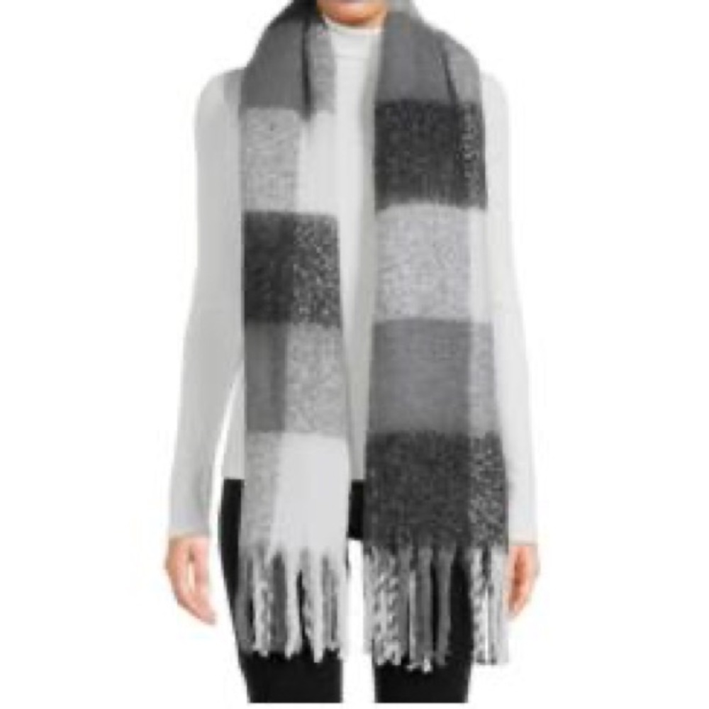 NWT TIME AND TRU BLACK GRAY PLAID‎ SCARF ONE SIZE